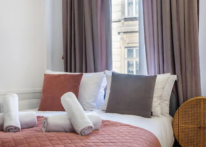 Colourful Siemiradzkiego Street - Centre Apartman